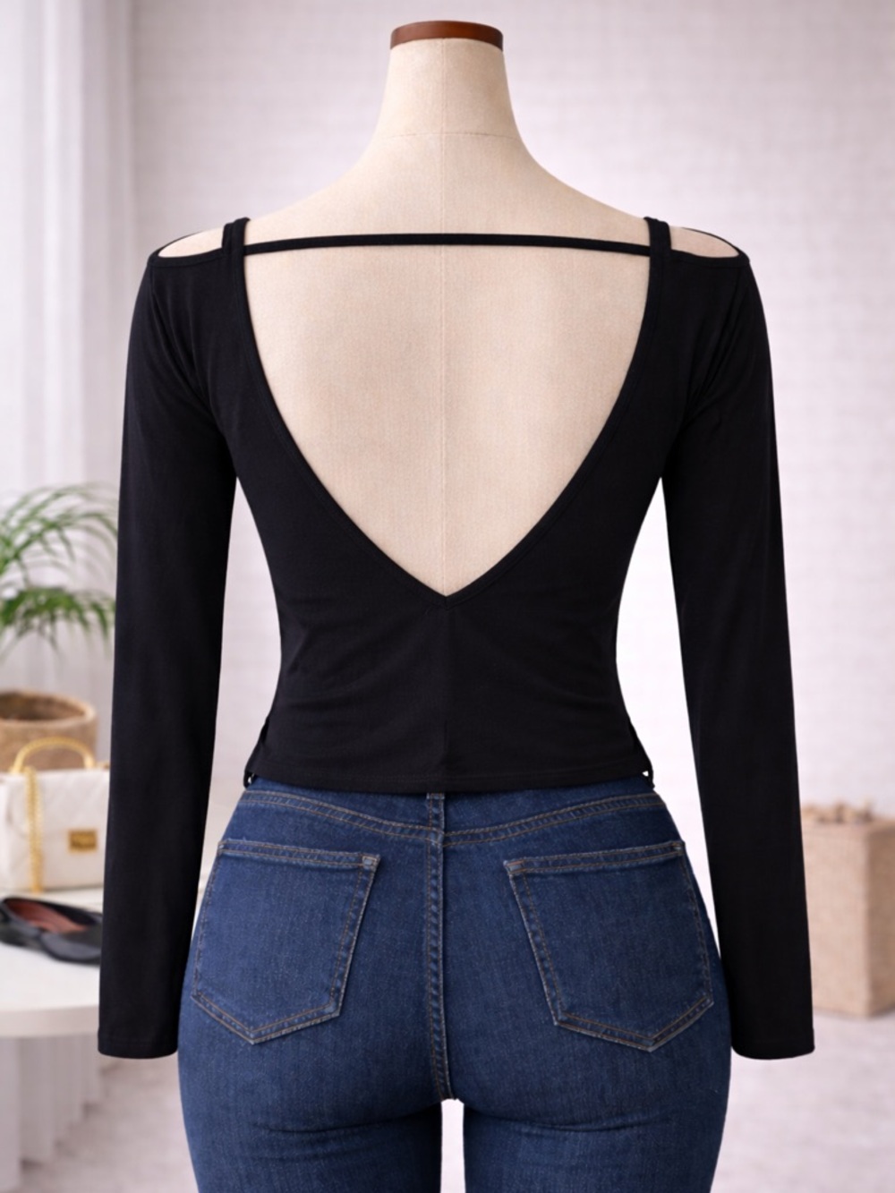 Forever 21 Black Long-Sleeve Open-Back Crop Top
